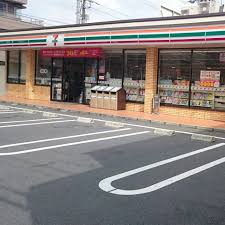 コンビニ　セブンイレブン 荒川東尾久4丁目店（コンビニ）まで136m