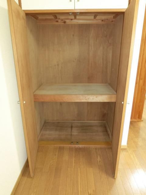 その他設備　奥行きのある収納