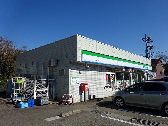 コンビニ　ファミリーマート（コンビニ）まで1500m