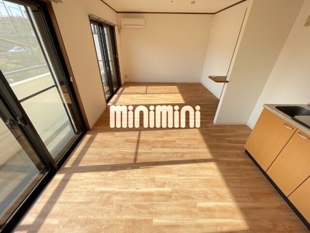 居室・リビング　３０２号写真