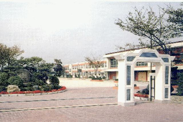 小学校　市立平子小学校（小学校）まで670m
