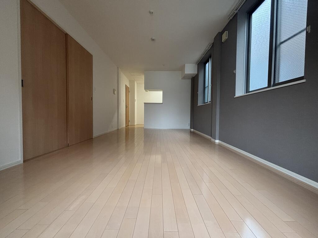 居室・リビング　同物件別部屋の写真です。