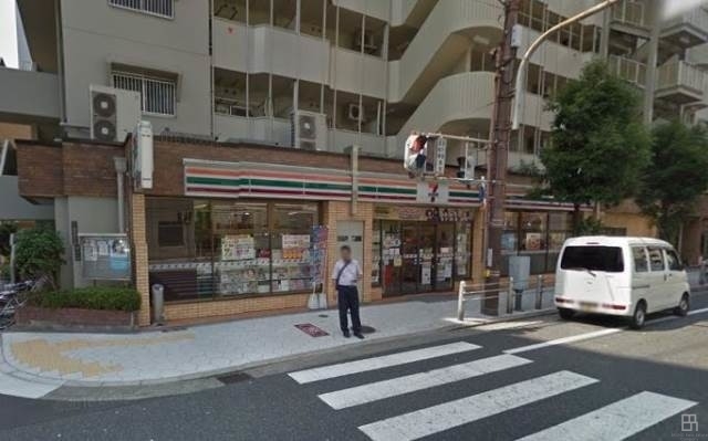 コンビニ　セブンイレブン大阪西本町2丁目店（コンビニ）まで4m