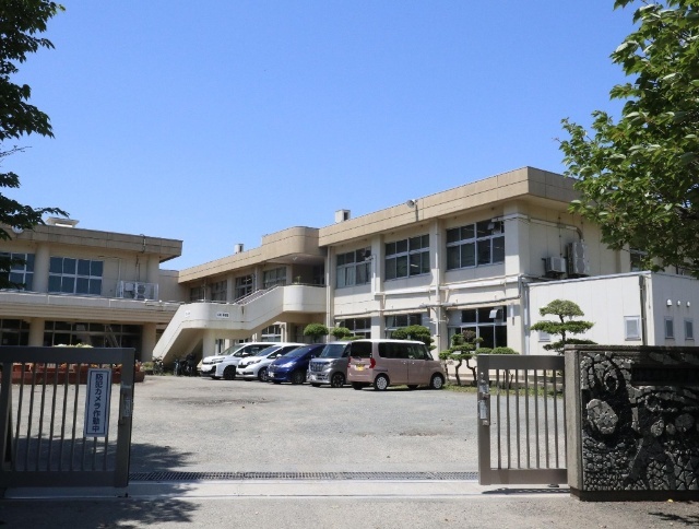 中学校　海老名市立今泉中学校（中学校）まで668m