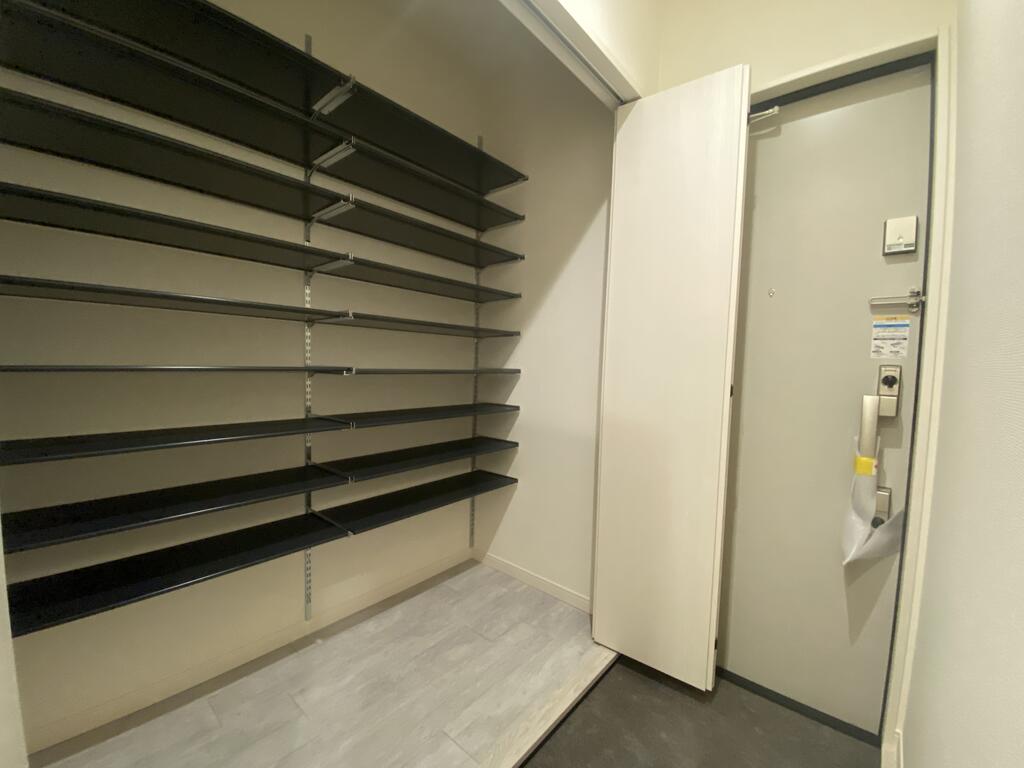 玄関　収納力抜群のシューズクローク