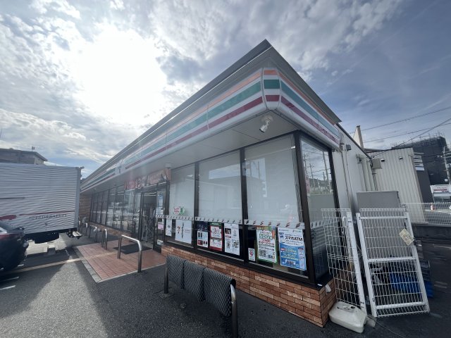 コンビニ　セブン-イレブン 宝塚山本東３丁目店（コンビニ）まで250m