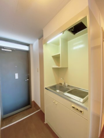 キッチン　別部屋同一間取りのお写真となります。