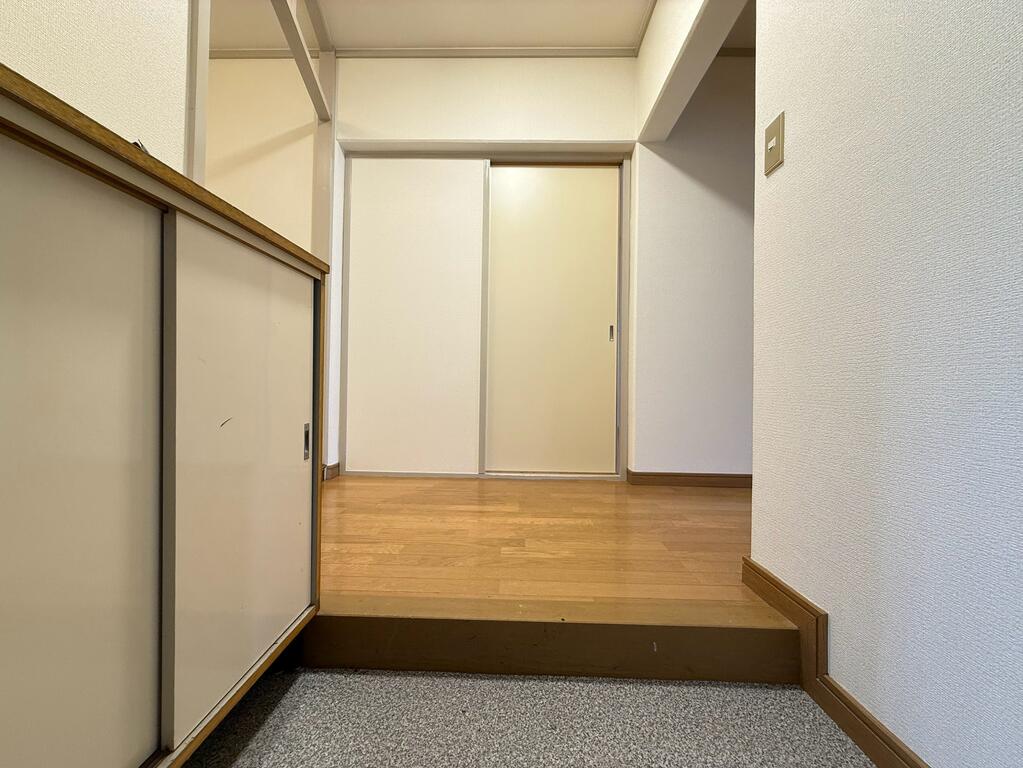 村上ハイツの玄関写真