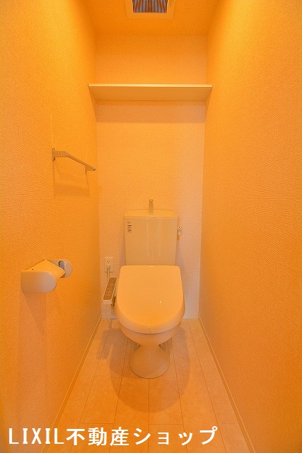 トイレ　温水洗浄暖房便座付のトイレです。