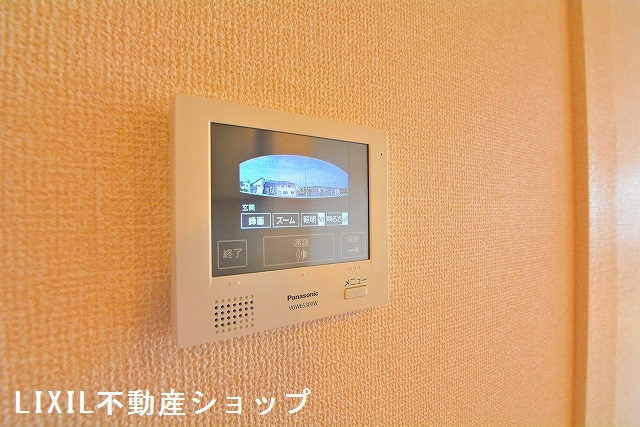 セキュリティ　来訪者の確認が出来るモニター付インターホンです。