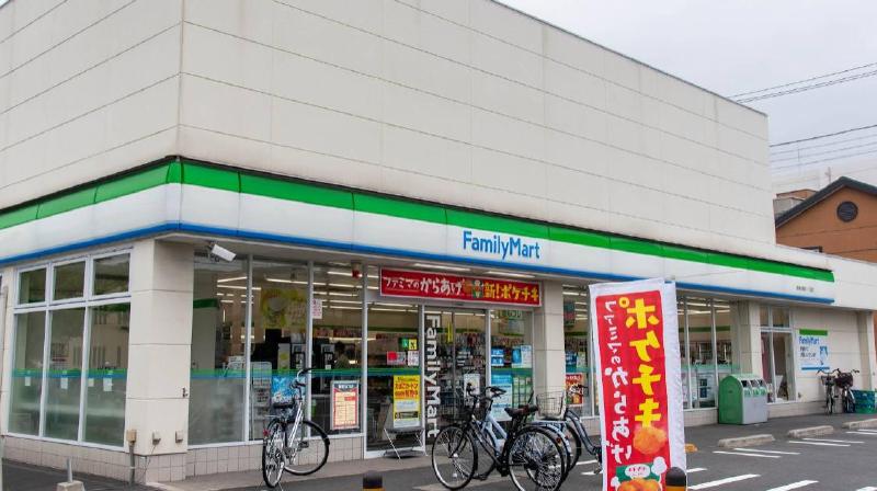 コンビニ　ファミリーマート（コンビニ）まで170m