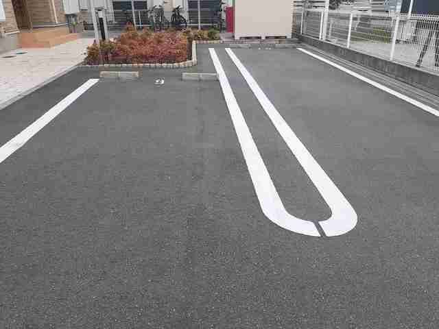 駐車場　駐車場があるので、車を買う予定の方も安心です
