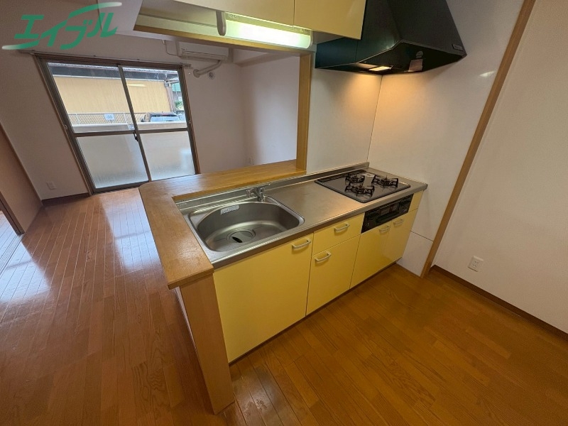 キッチン　別部屋反転同型写真