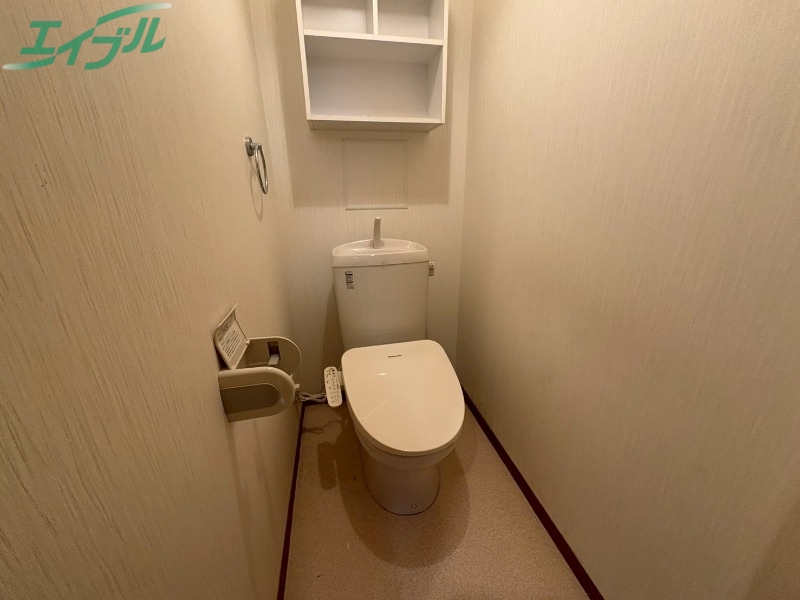 トイレ　別部屋反転同型写真