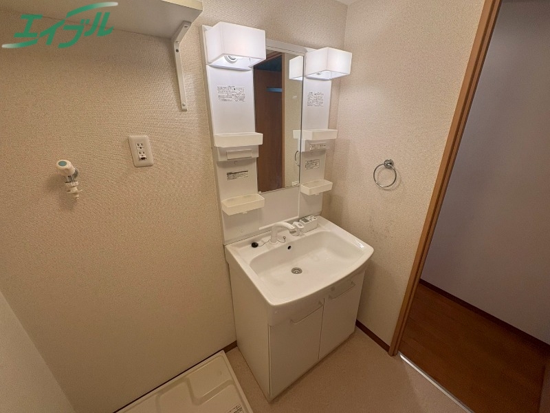 洗面設備　別部屋反転同型写真