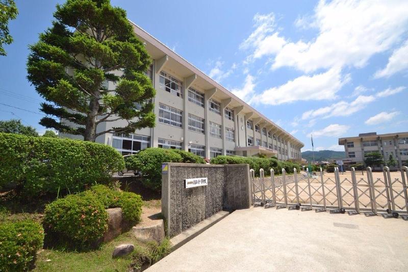 小学校　川上小学校（小学校）まで600m