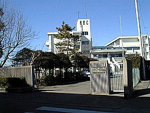 中学校　調布第七中学校（中学校）まで327m