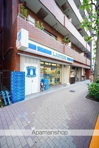 コンビニ　ローソン　Ｈ新宿御苑北店（コンビニ）まで251m