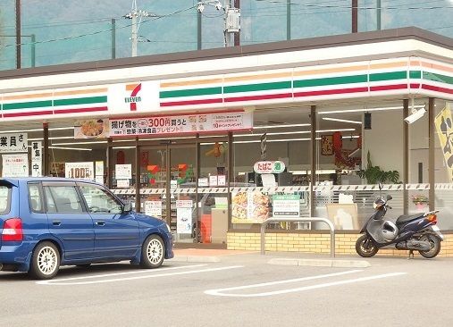 コンビニ　セブンイレブン（コンビニ）まで400m