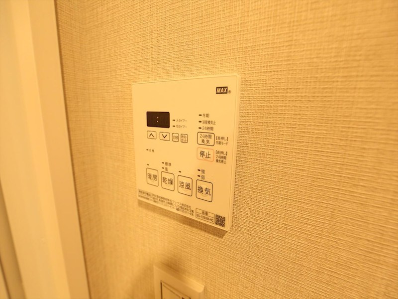 その他設備　浴室暖房乾燥機付き
