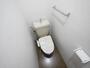 トイレ　落ち着いた色調のトイレです