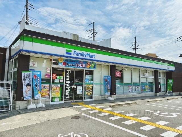 コンビニ　ファミリーマート星田駅東店（コンビニ）まで350m