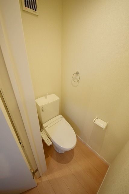 埼玉新都市交通伊奈線 鉄道博物館駅 徒歩3分 3階建 築12年のトイレ写真