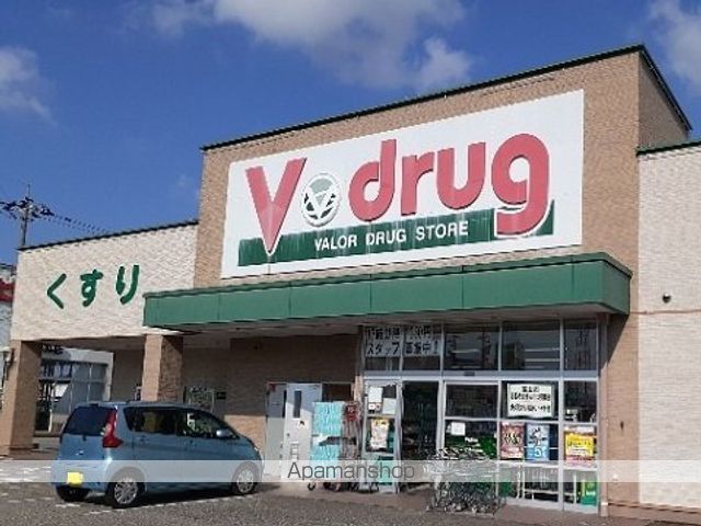 ドラックストア　Ｖ・ｄｒｕｇ富山太郎丸店（ドラッグストア）まで750m