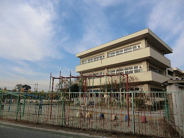 小学校　松伏第二小学校（小学校）まで986m