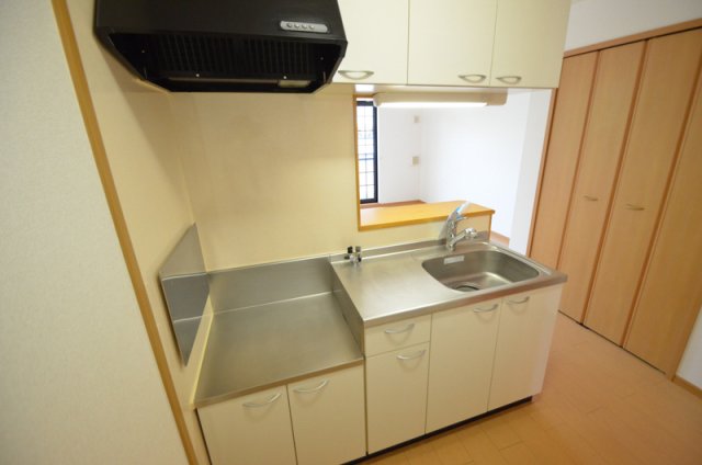 キッチン　キッチン周りに何を置くかで部屋の雰囲気も変わりそうですね！