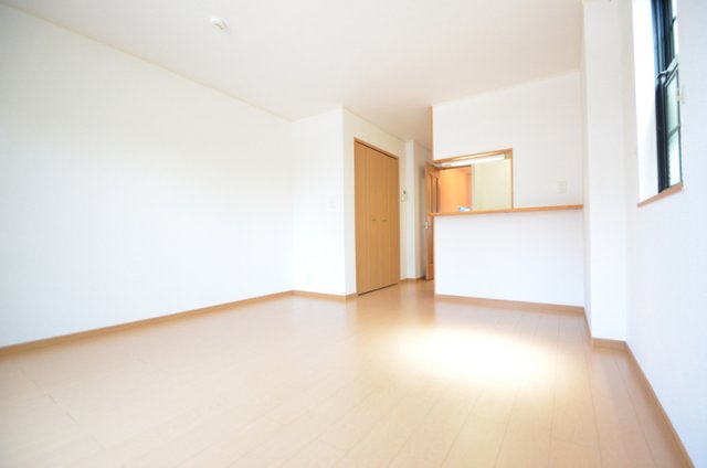 その他部屋・スペース　窓側から見ても部屋の中が明るく見えるので、心も暖かくなります