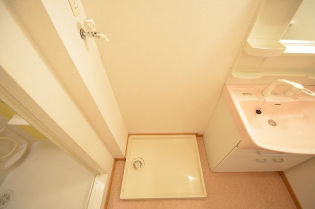 その他設備　あなた好みの洗濯機をここに設置出来ますよ！