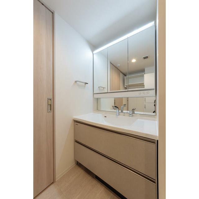 洗面設備　※写真は同タイプ住戸です。