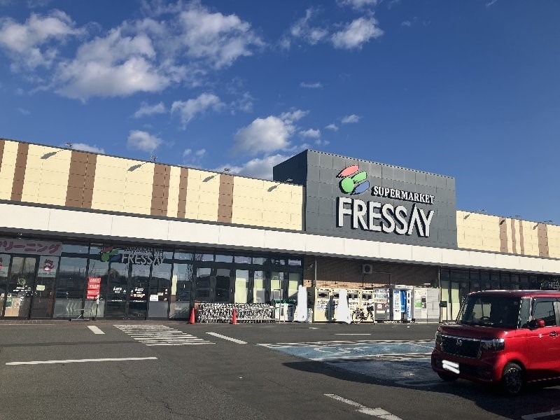 ショッピングセンター　フレッセイ南大類店（ショッピングセンター）まで882m