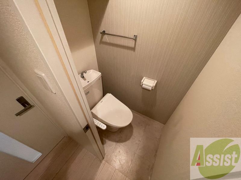 トイレ　こちらはトイレです。清潔感があり、安心して使用できます。