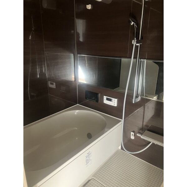 バス・シャワールーム　※写真は同じマンションの違う部屋のものになります。