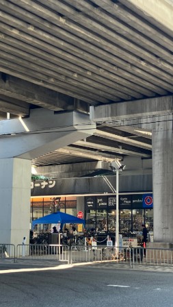 ホームセンター　ホームセンターコーナン江坂駅前店（ホームセンター）まで594m