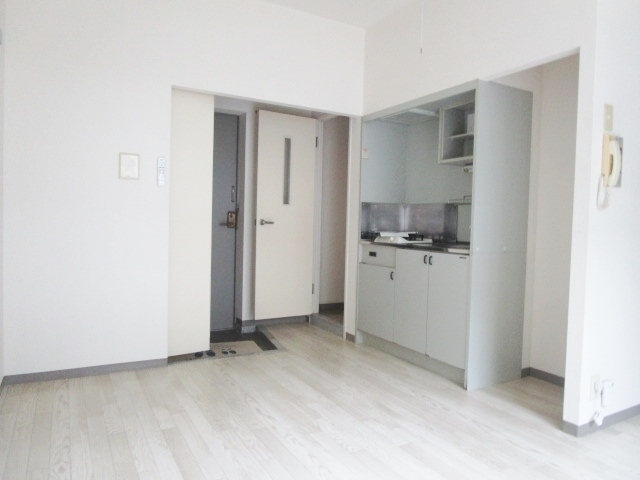 ヒルクレストアツギの居間写真