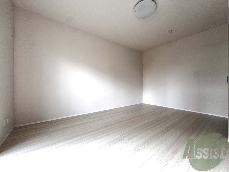 その他部屋・スペース　お部屋が広いので、ベッドを置いても狭く感じないです。
