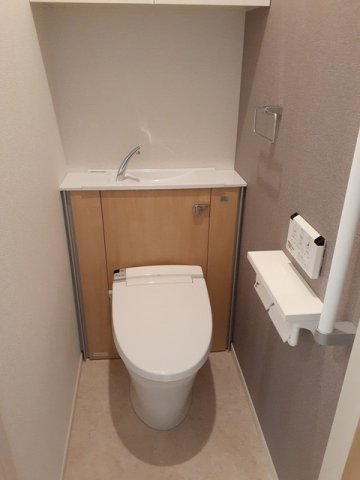 つくばエクスプレス 柏の葉キャンパス駅 徒歩22分 2階建 築4年のトイレ写真