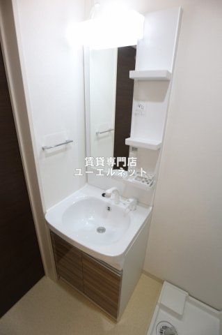 洗面設備　清潔感ある独立洗面台で毎日気持ちよく♪