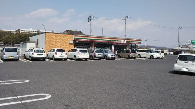 コンビニ　セブンイレブン二子店（コンビニ）まで676m