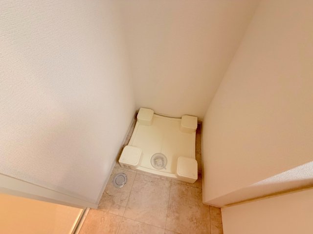 その他設備　嬉しい室内洗濯機置場。これで洗濯機も長持ちしますね。