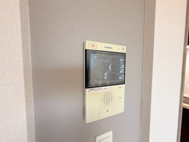 セキュリティ　TVモニターホンで来客が誰か確認してから開けて下さいね