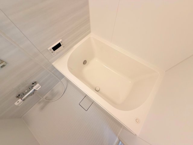 バス・シャワールーム　広めのお風呂は一日の疲れを癒してくれます。