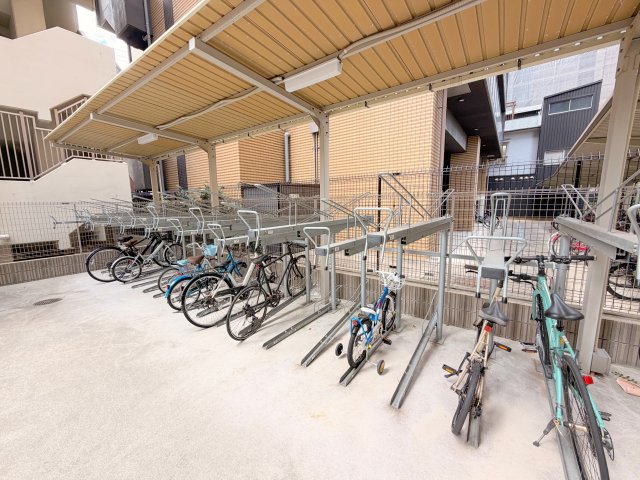 駐車場　敷地内には入居者専用の駐輪スペースもあります。