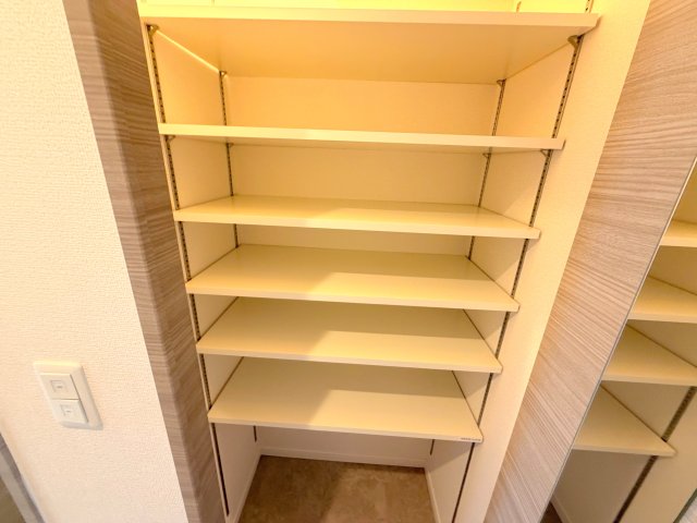 収納　大きいシューズボックスは靴がいっぱい入れれますね。
