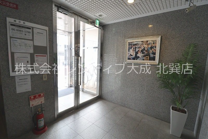 地下鉄千日前線 今里駅 徒歩1分 10階建 築17年の外観写真