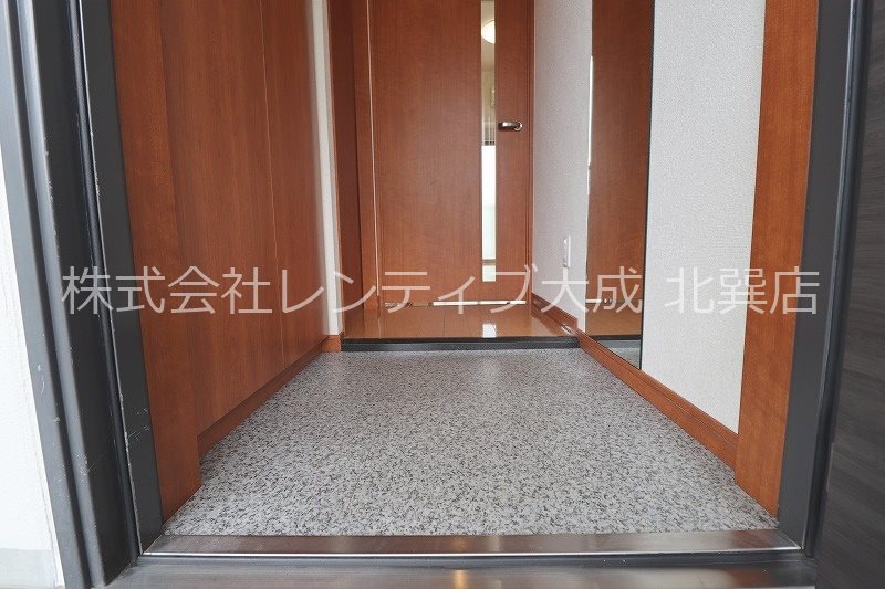 地下鉄千日前線 今里駅 徒歩1分 10階建 築17年の玄関写真