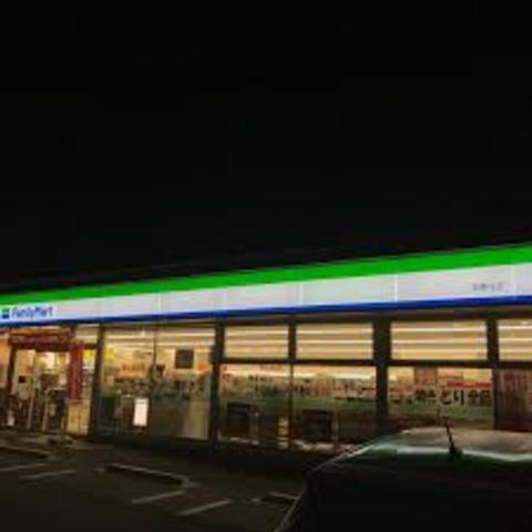 コンビニ　ファミリーマート　加東社（コンビニ）まで564m